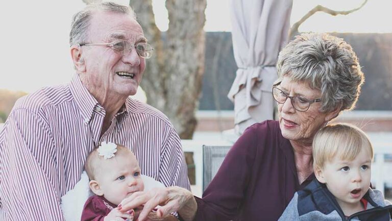 Lee más sobre el artículo Los abuelos: su testimonio y su presencia en la familia