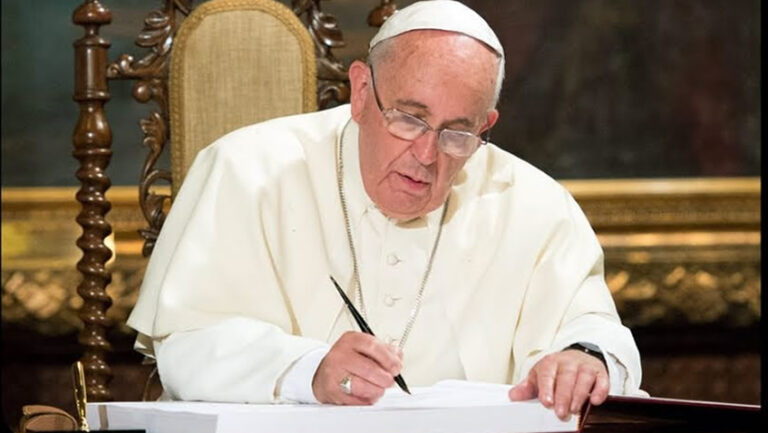 Lee más sobre el artículo El Papa busca santos “de clase media” cercanos a los pobres y a los que sufren