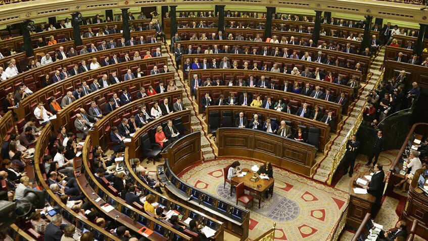 Lee más sobre el artículo Legislar sobre la eutanasia: la banalización del final de la vida por el juego político partidista