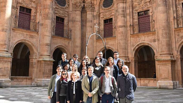Lee más sobre el artículo Saber, historia y espiritualidad: el Programa de Liderazgo Iberoamericano en la Universidad Pontificia de Salamanca