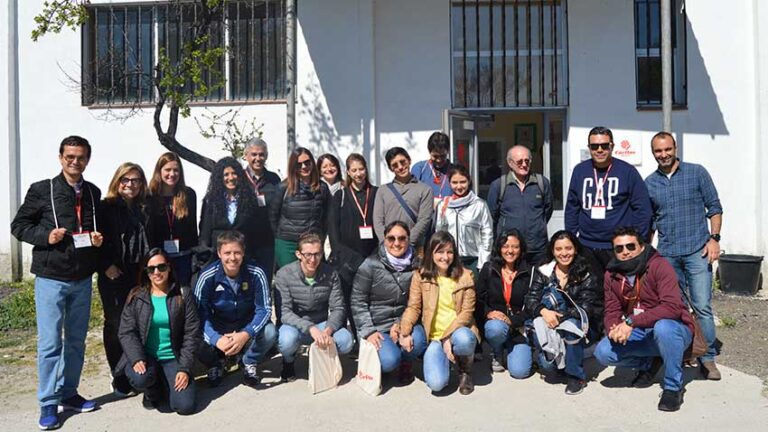 Lee más sobre el artículo Liderazgo al servicio de las personas: visita al proyecto de Caritas Madrid en la Cañada Real