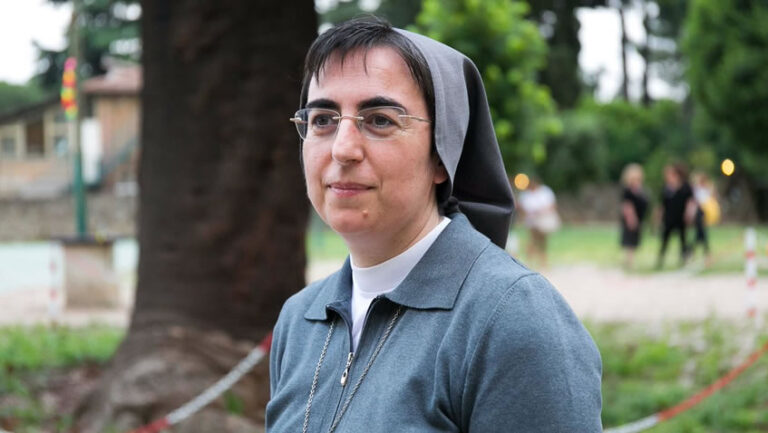 Lee más sobre el artículo Alessandra Smerilli, consejera de Estado de Economía del Vaticano, inaugura el curso de verano en Doctrina Social de la Iglesia