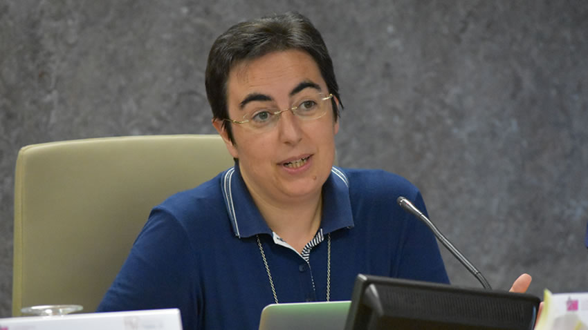Lee más sobre el artículo Alessandra Smerilli: “si no vigilamos en qué gastamos o invertimos nuestro dinero estaremos siendo cómplices de la injusticia social y el cambio climático”