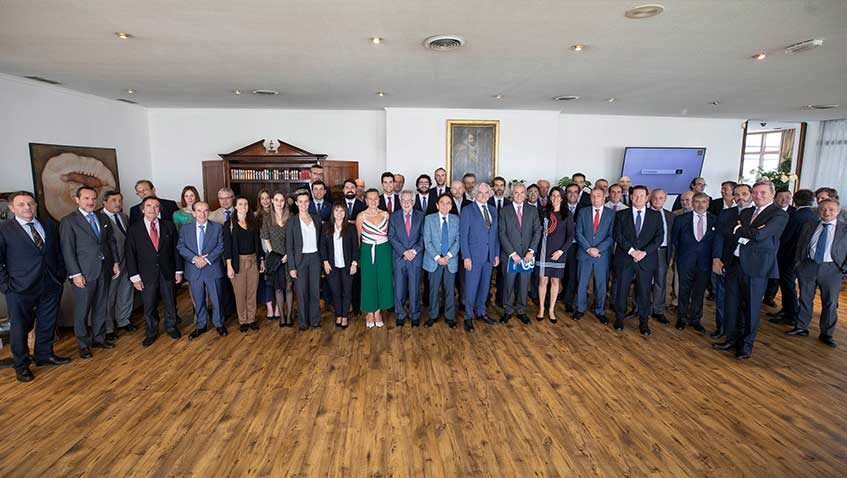 Lee más sobre el artículo Inteligencia artificial, aplicaciones y controles: octava jornada formativa de liderazgo