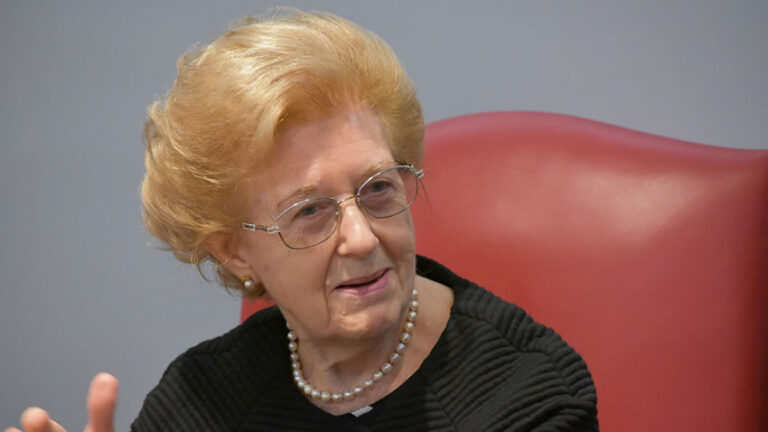 Lee más sobre el artículo Anna Maria Tarantola: “el Mediterráneo que bañaba la civilización se ha convertido en un lugar de muerte”