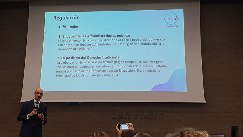 Lee más sobre el artículo OdiseIA 2020: “El Estado no puede renunciar a regular la tecnología”