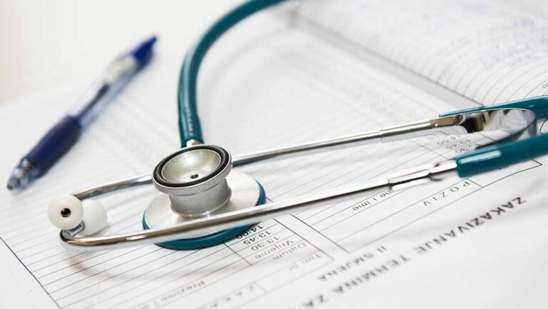 Lee más sobre el artículo Telemedicina en Oncología. Una propuesta desde la Bioética
