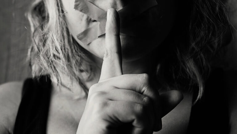 Lee más sobre el artículo La confabulación del silencio