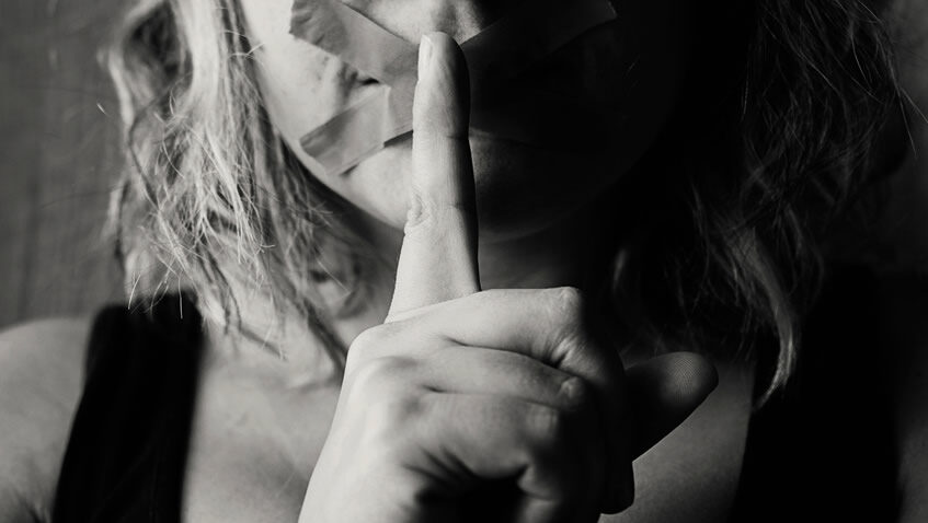 Lee más sobre el artículo La confabulación del silencio
