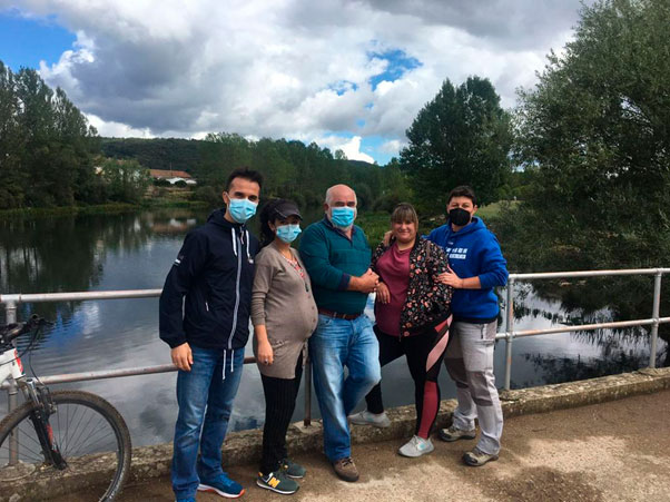 Visita de Proyecto Arraigo a una familia en Cervera de Pisuerga