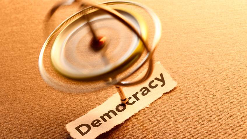 En este momento estás viendo En el filo de la Democracia