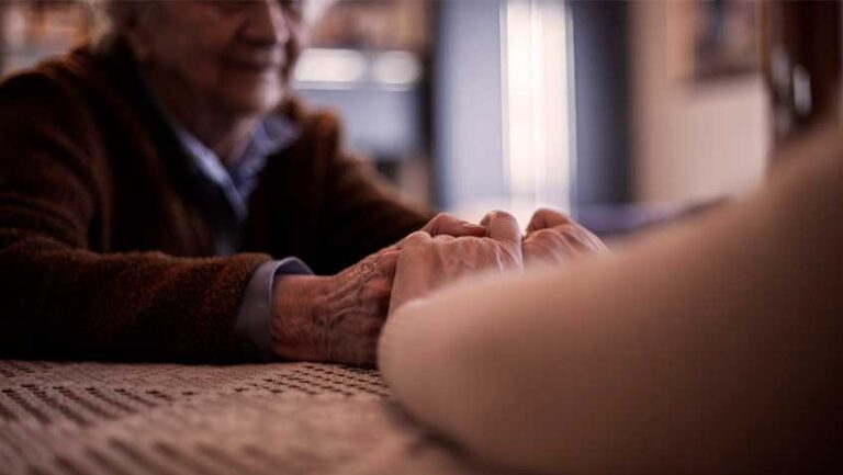 Lee más sobre el artículo Capacitar a la comunidad “para que vuelva a ser protagonista del cuidado”