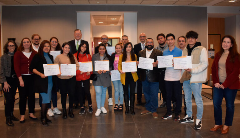 Lee más sobre el artículo “Actualizarse y perder el miedo”, logros en la clausura del curso de habilidades digitales para alumnos en riesgo de exclusión social
