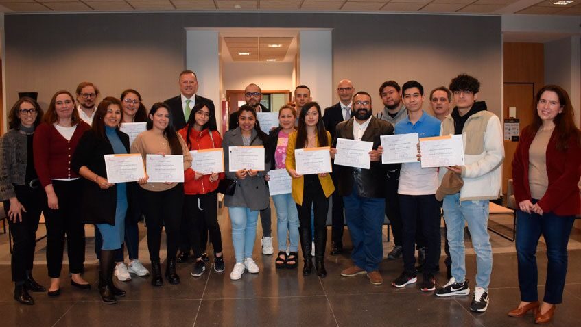 Lee más sobre el artículo “Actualizarse y perder el miedo”, logros en la clausura del curso de habilidades digitales para alumnos en riesgo de exclusión social