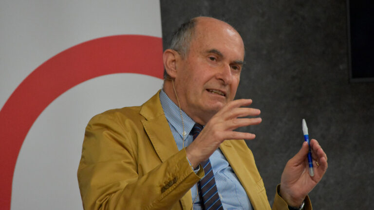 Lee más sobre el artículo Borghesi: “los anticonciliares encuentran en Francisco al chivo expiatorio por todos los problemas de la Iglesia”