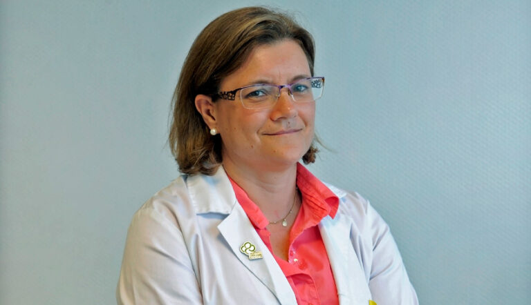 Lee más sobre el artículo Teresa García: “como médicos, nuestra tarea es intentar que ninguna persona tenga que pedir la eutanasia porque se siente un peso”