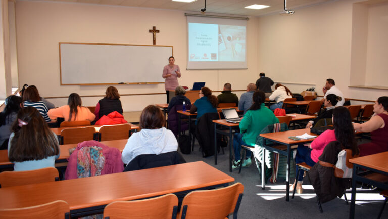 Lee más sobre el artículo Nuevo curso de transformación digital para personas en riesgo de exclusión