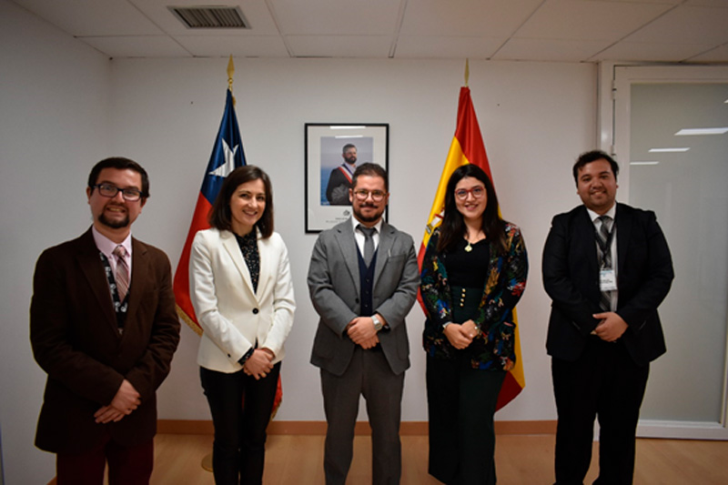 Visita a la Embajada de Chile Visita a la Embajada de Chile