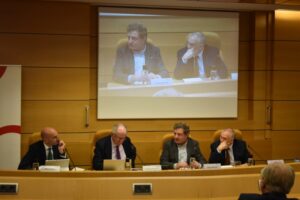 Lee más sobre el artículo Economía y política: reacción a los desafíos tecnológicos y geopolíticos vs ideales de construcción institucional