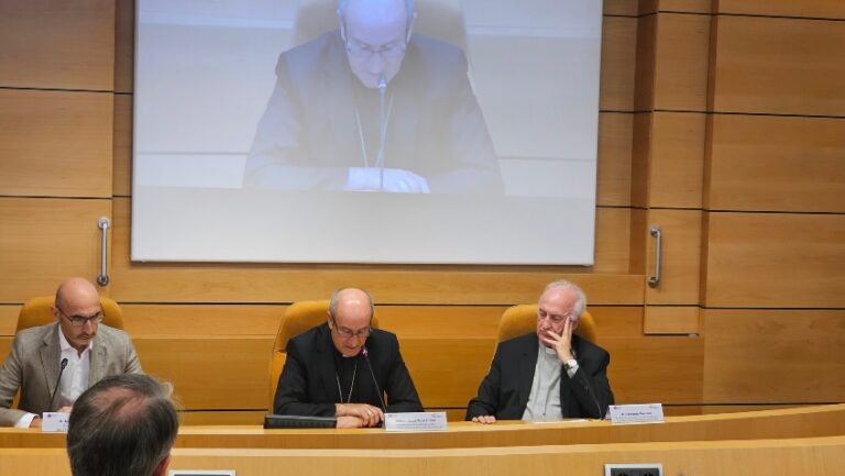 Lee más sobre el artículo Hay que garantizar “el escrupuloso respeto de la IA a la dignidad de la persona”