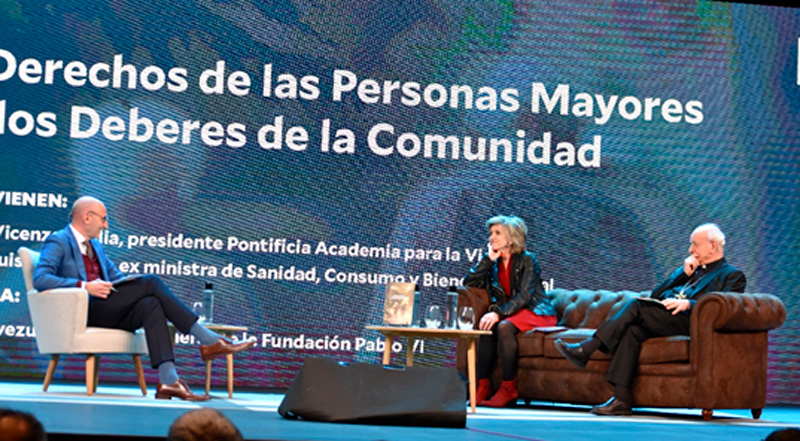 Mons. Vincenzo Paglia en la presentación en España de la Carta de Derechos de las Personas Mayores y Deberes de la Comunidad, con María Luisa Carcedo
