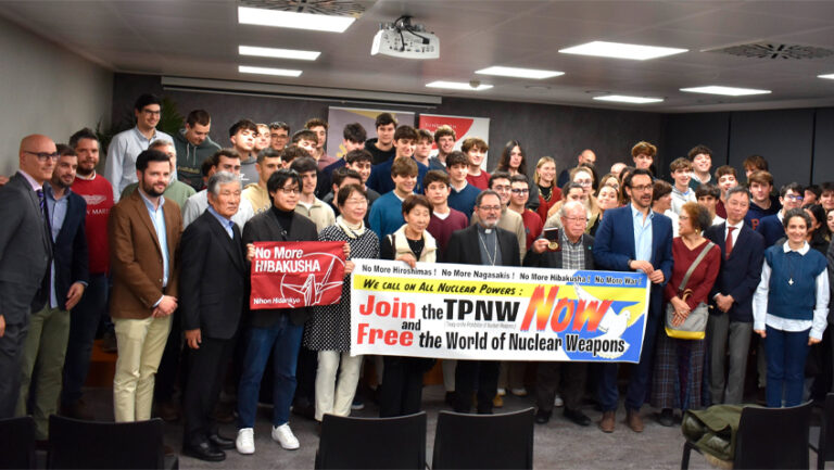 Lee más sobre el artículo Encuentro de universitarios con el premio Nobel de la Paz: «el único propósito de las armas atómicas es el exterminio. Su abolición es el único camino que nos queda»