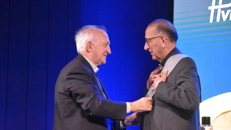 Lee más sobre el artículo El Colegio Mayor Pío XII concede la beca de colegial de honor al Cardenal Juan José Omella, hasta ahora patrono de la Fundación Pablo VI