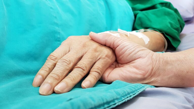 Lee más sobre el artículo Cuidados paliativos: una de las asignaturas pendientes en la sanidad española