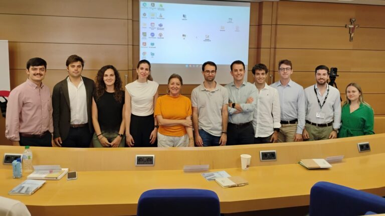 Lee más sobre el artículo La comunicación no verbal y la lucha contra la pobreza, temas protagonistas en la séptima jornada del programa de liderazgo
