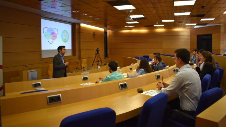 Lee más sobre el artículo Tercera jornada del programa de Liderazgo Humanista sobre los desafíos de sostenibilidad y movilidad en el futuro