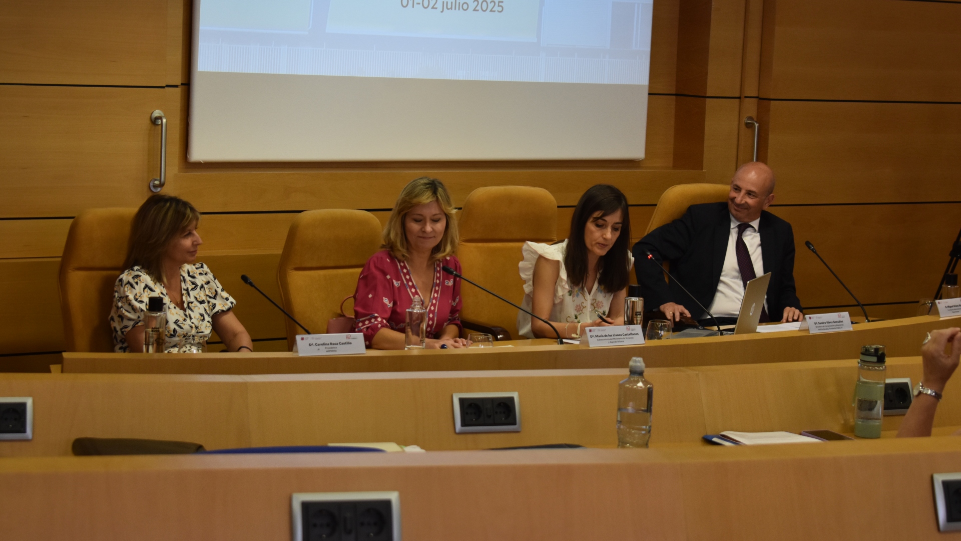 Lee más sobre el artículo Seguridad jurídica y fin al bloqueo institucional: el sector privado y público buscan salida a la crisis de la vivienda en el curso de DSI