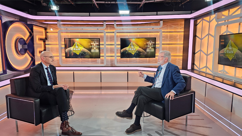 "El hiperliderazgo actual en el PSOE ha anulado la disidencia"