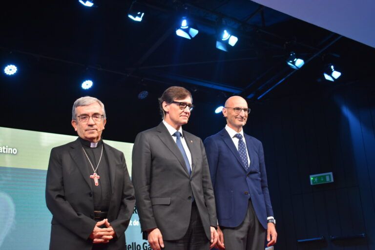 Diálogo entre Salvador Illa y Mons. Luis Argüello