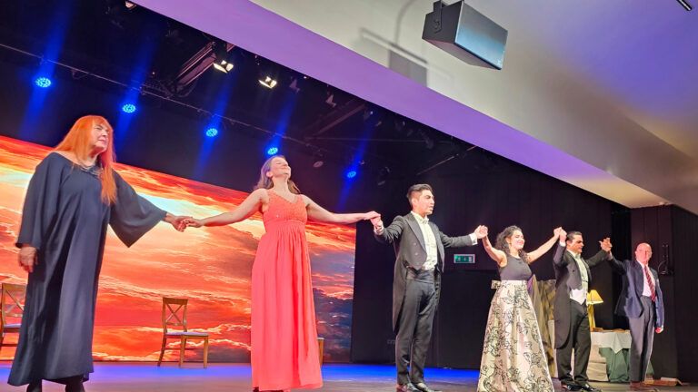 Lee más sobre el artículo De la Ópera a Dios